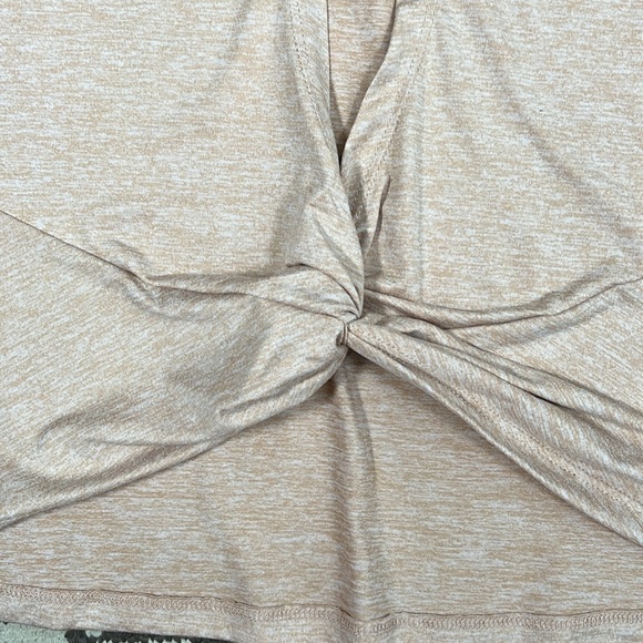 Fabletics tank top with open back and knot detail - Picture 9 of 12